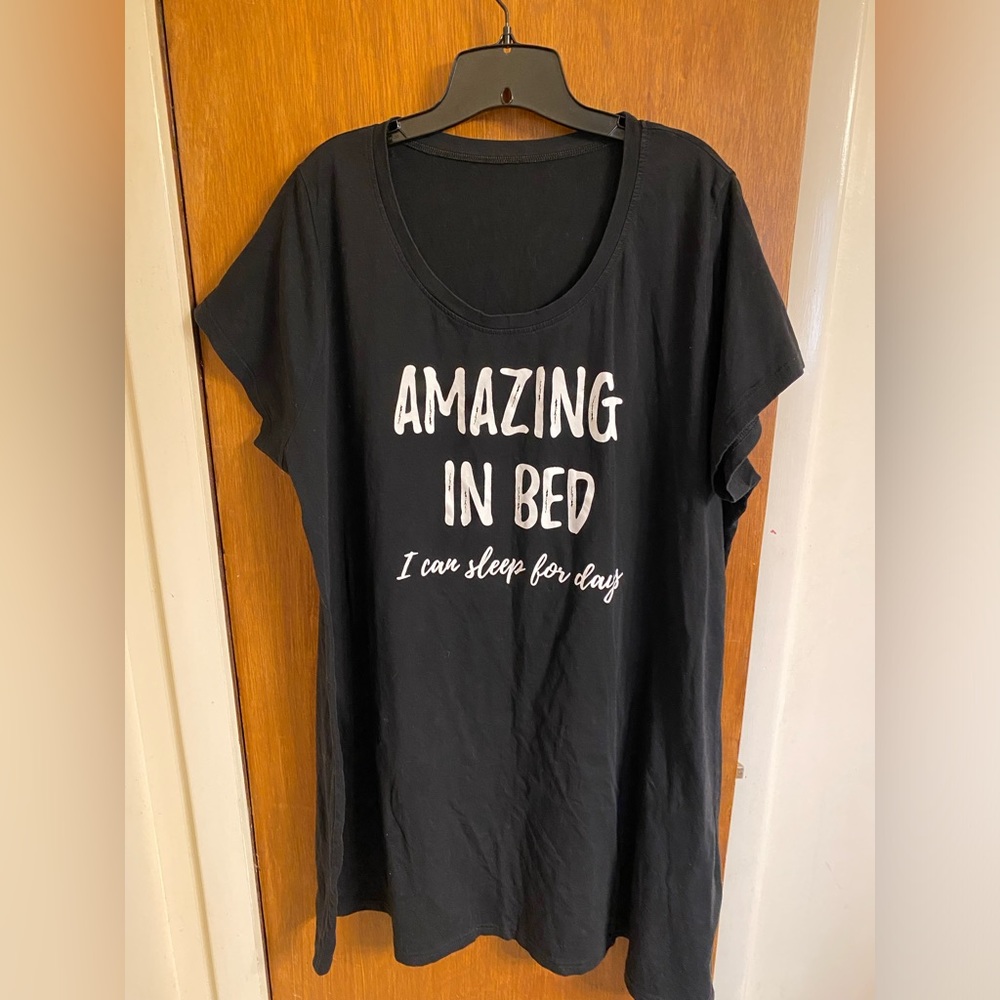 Ladies sleep shirt, gently used condition, fits size 2-3X